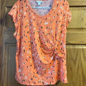 Liz Claiborne pullover top with some ruching. Size 1X